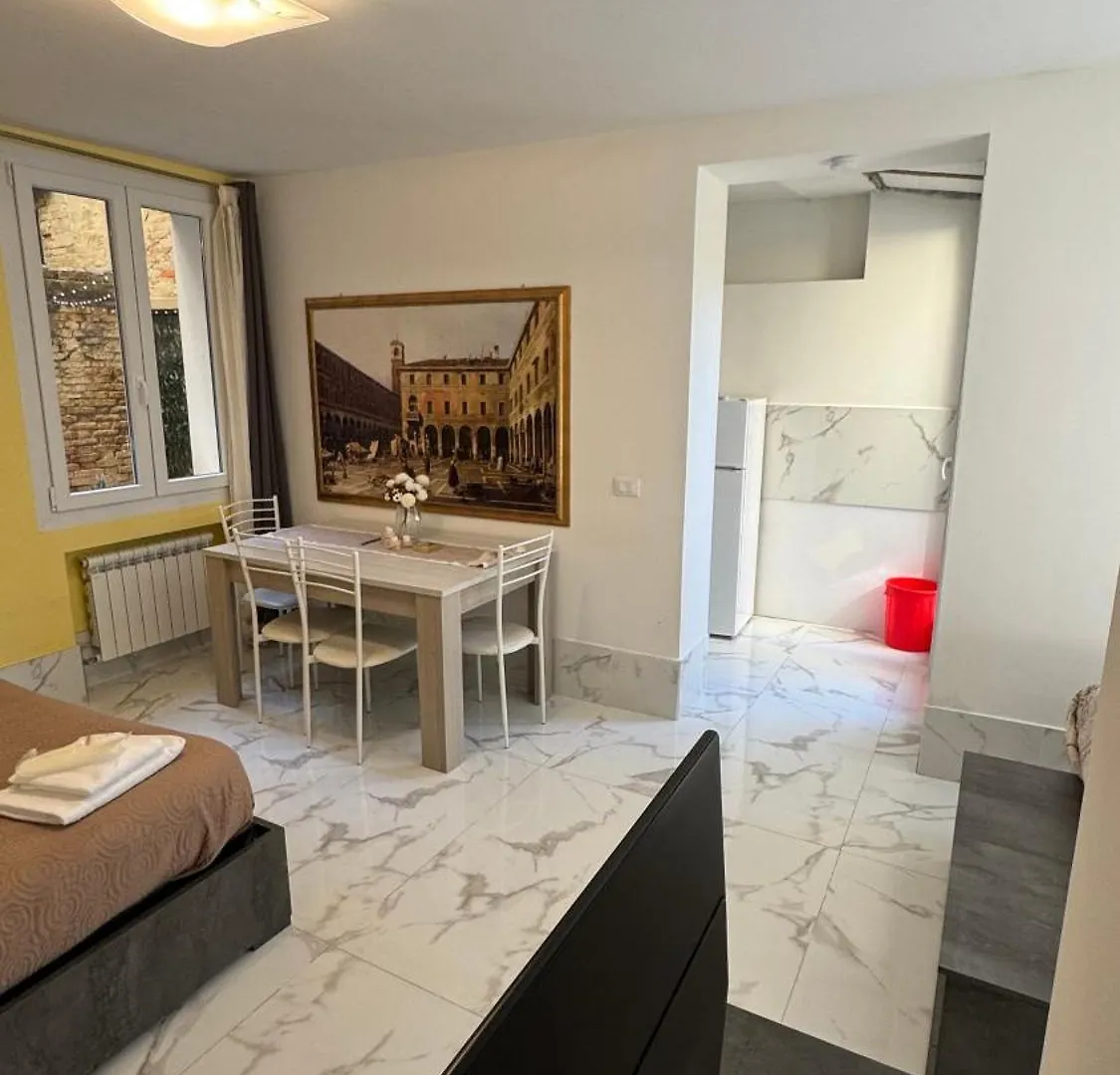 Calle De Le Pazienze Apartments البندقية